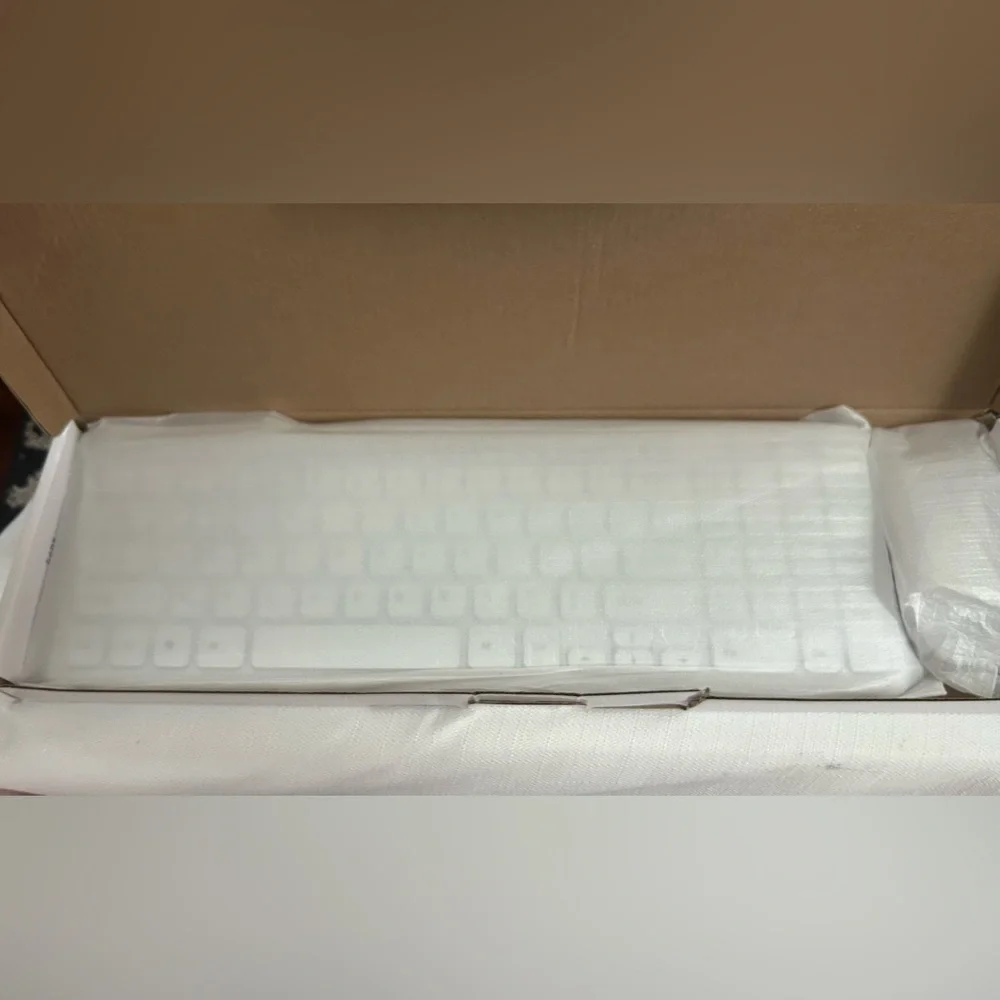Wireless White Keyboard and Mouse Combo